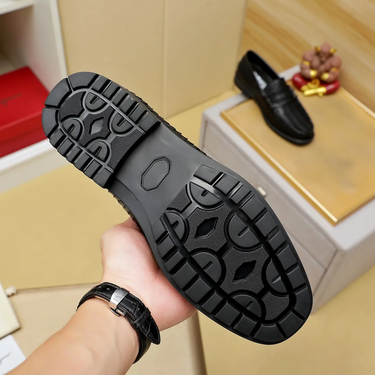 Men's shoes 💰500 Ferragamo [Ferragamo] top imported suit men's shoes 💯Original copy of the official website, product materials: selected imported embossed calfskin + luxury hardware buckle accessories ~ imported water-dyed cow 🐂 leather lining. Strong three-dimensional visual effect, original combination outsole, multiple colors available😘 Size: 38-44 (.45.46. Customized)